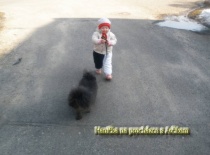 Hanička na procházce s pejskem